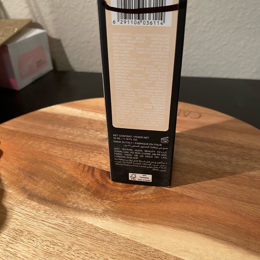 HUDA BEAUTY FauxFilter Luminous Matte Foundation in Vanilla (120B) - Picture 10 of 12
